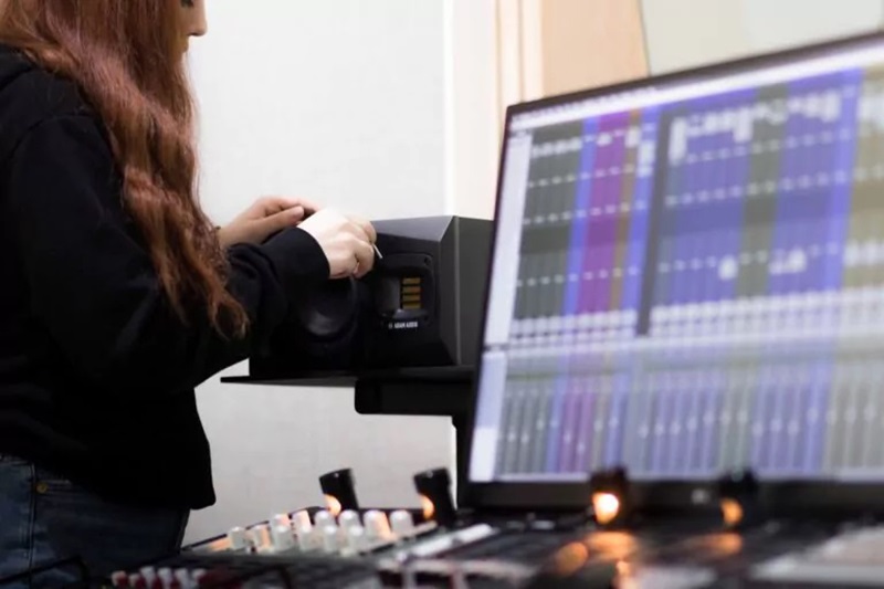 chất âm của Adam Audio A8H A-B