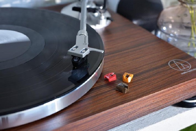 thiết kế của Audio Technica AT-LPW50BTRW