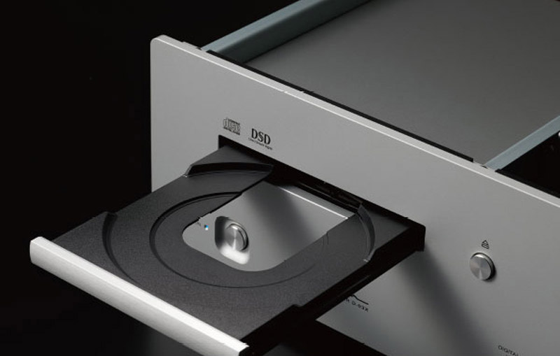 Đầu CD Luxman D-03X đọc file đa dạng