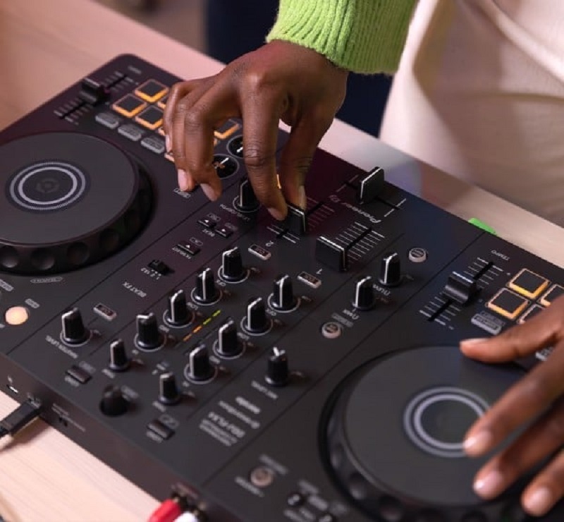 DDJ-FLX4 hỗ trợ kết nối USB-B
